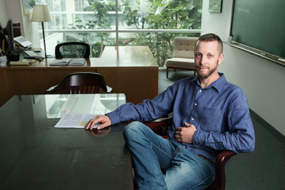 Dr. David Zeevi, photographed at Rockefeller University for Weizmann Magazine, Weizmann Institute of Science.